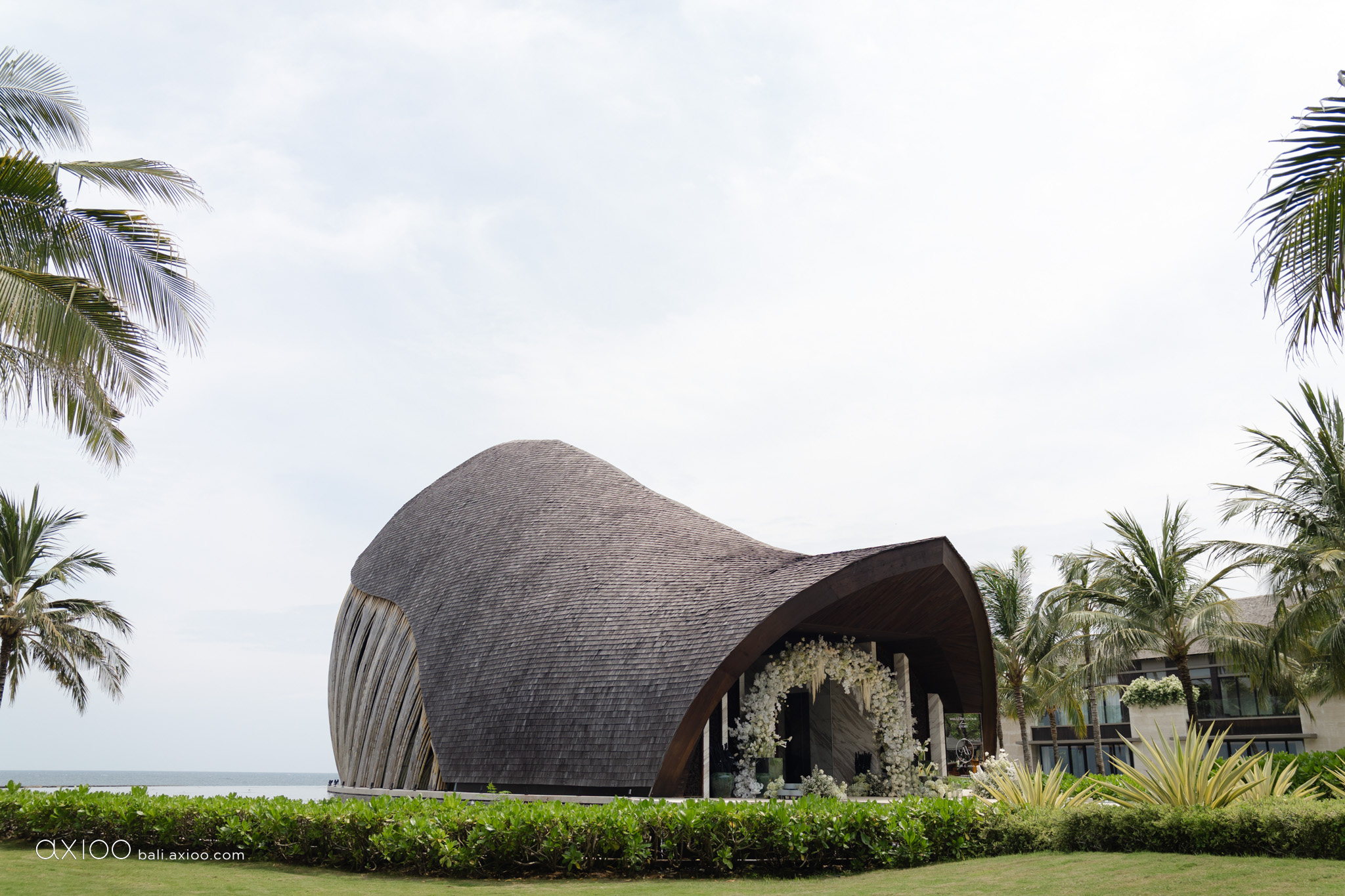 Axioo: Beyond The Spotlight